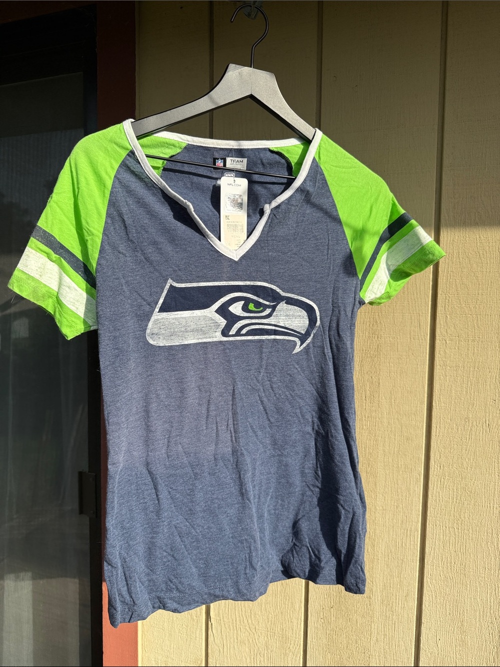NFL Seattle Seahawks V-Neck Tee - Navy & Neon Green size M NWT